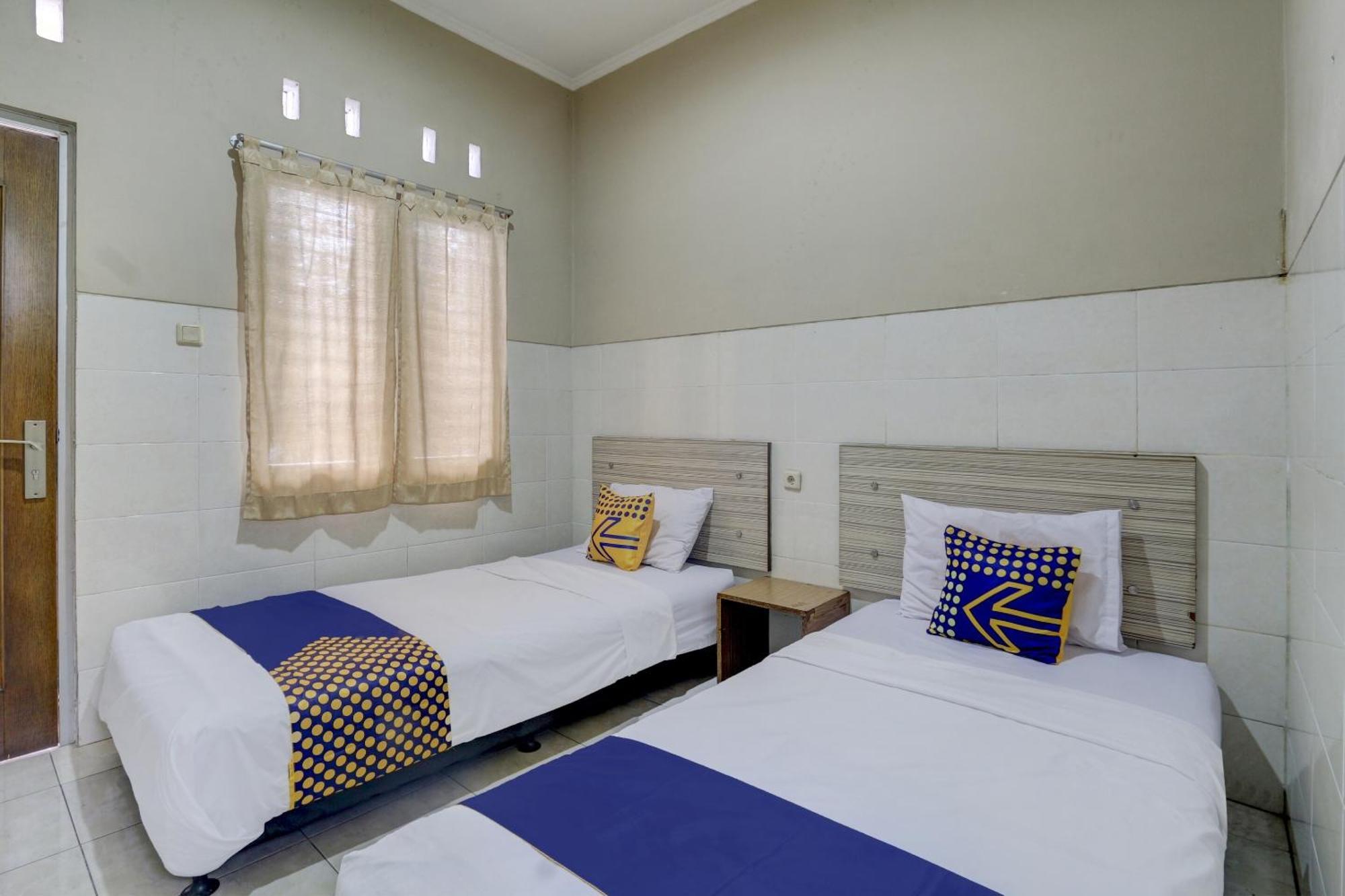 Oyo Life 90159 Puri Asoka Guest House Семаранг Экстерьер фото