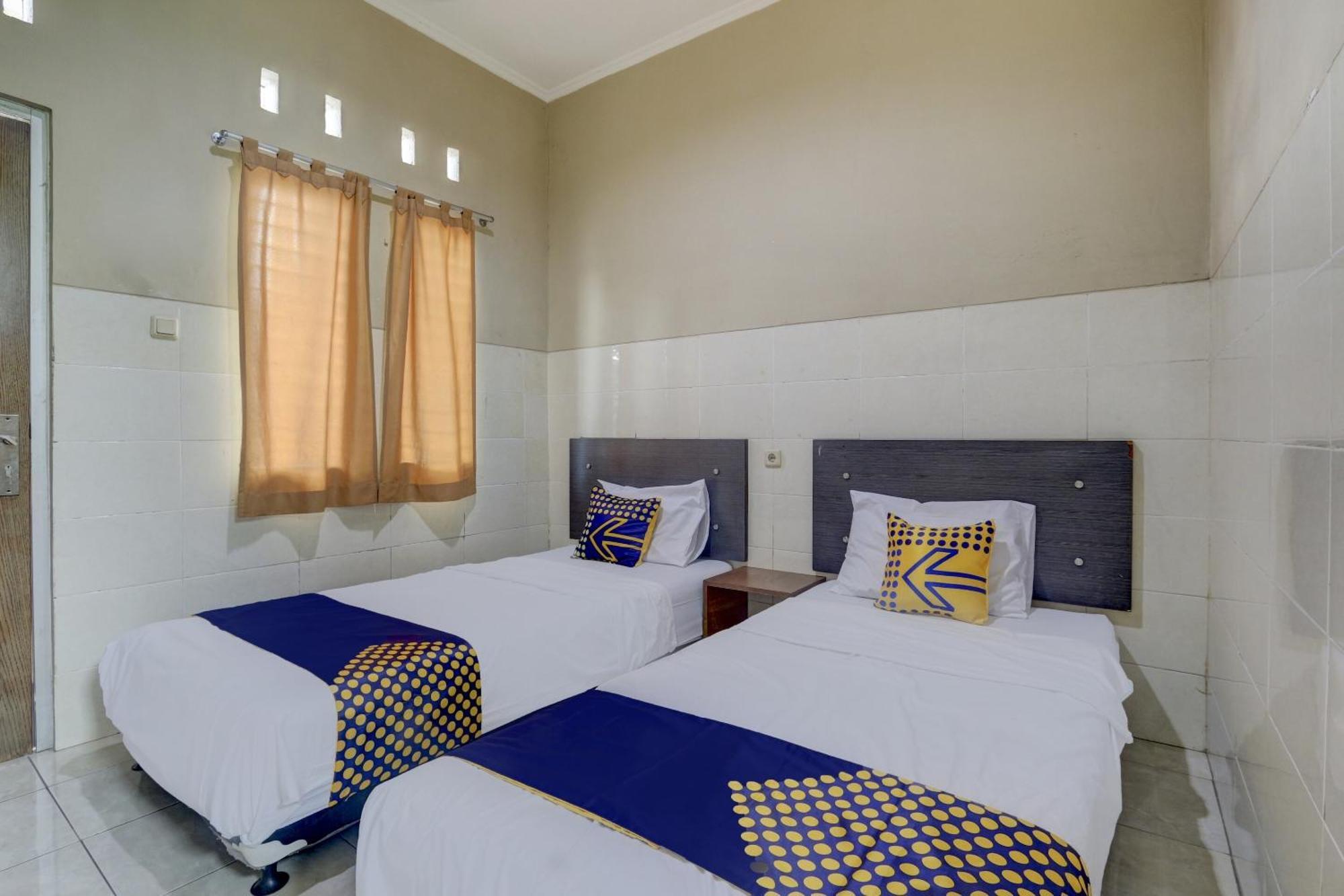 Oyo Life 90159 Puri Asoka Guest House Семаранг Экстерьер фото