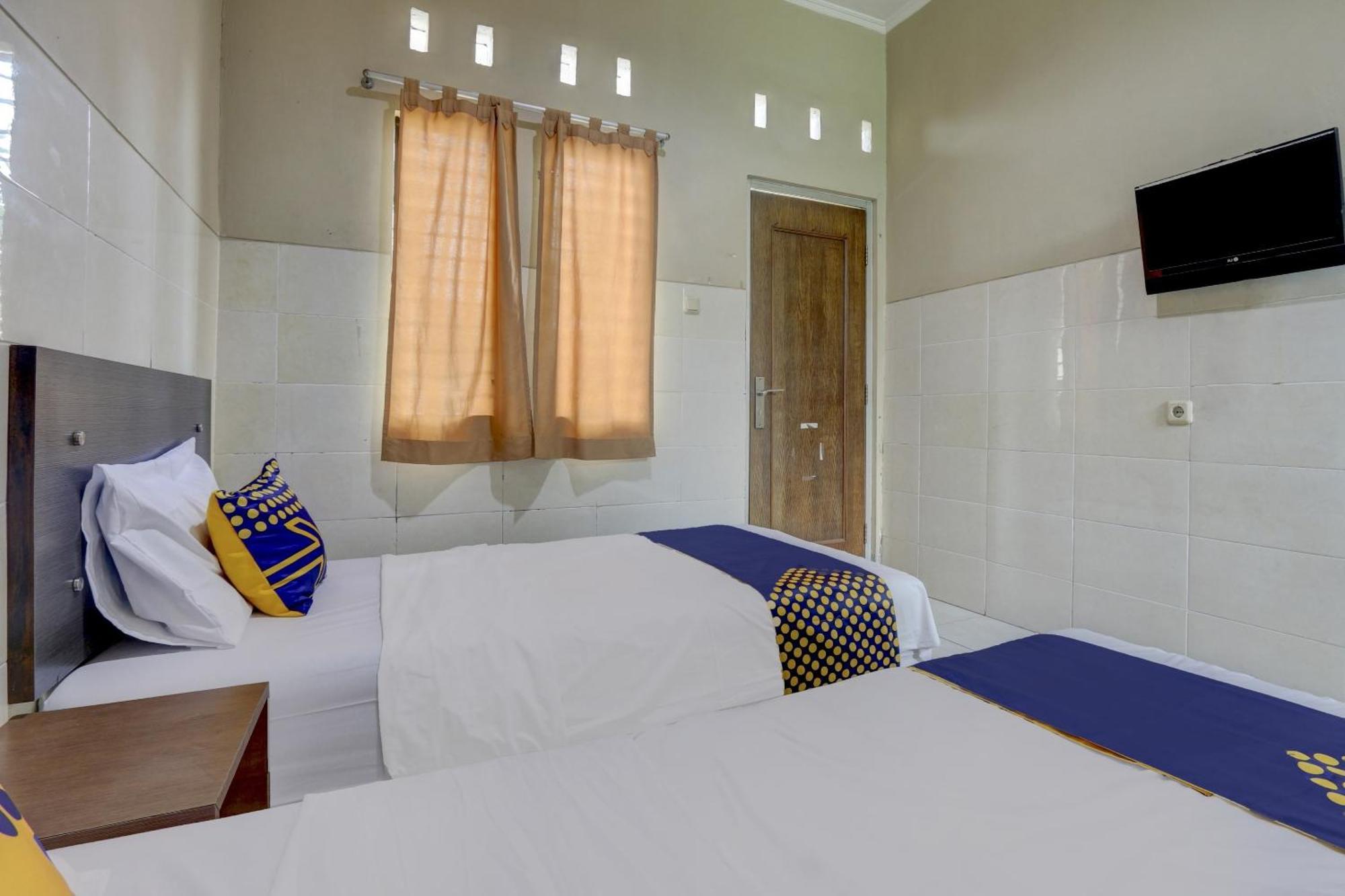 Oyo Life 90159 Puri Asoka Guest House Семаранг Экстерьер фото
