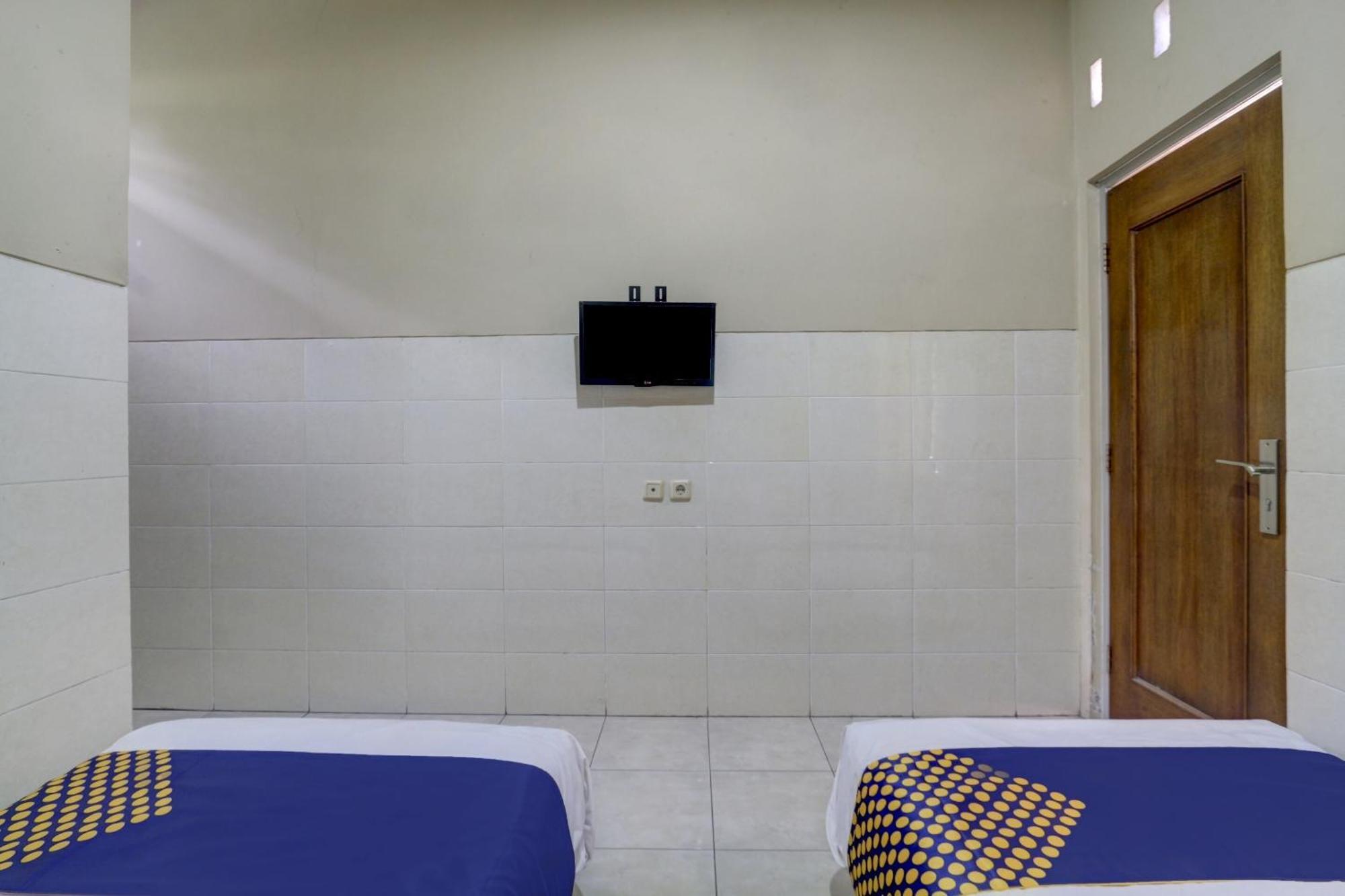 Oyo Life 90159 Puri Asoka Guest House Семаранг Экстерьер фото