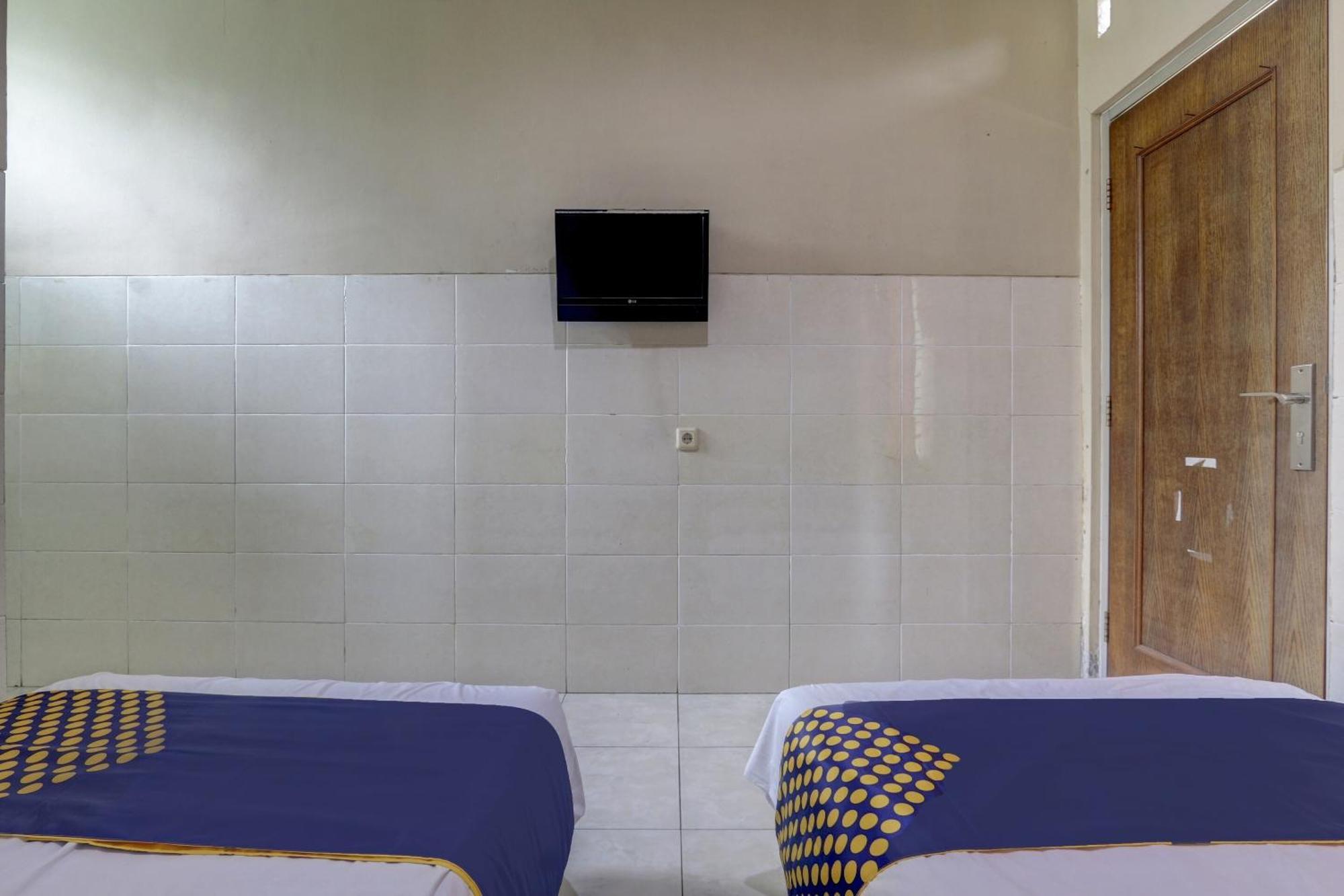 Oyo Life 90159 Puri Asoka Guest House Семаранг Экстерьер фото