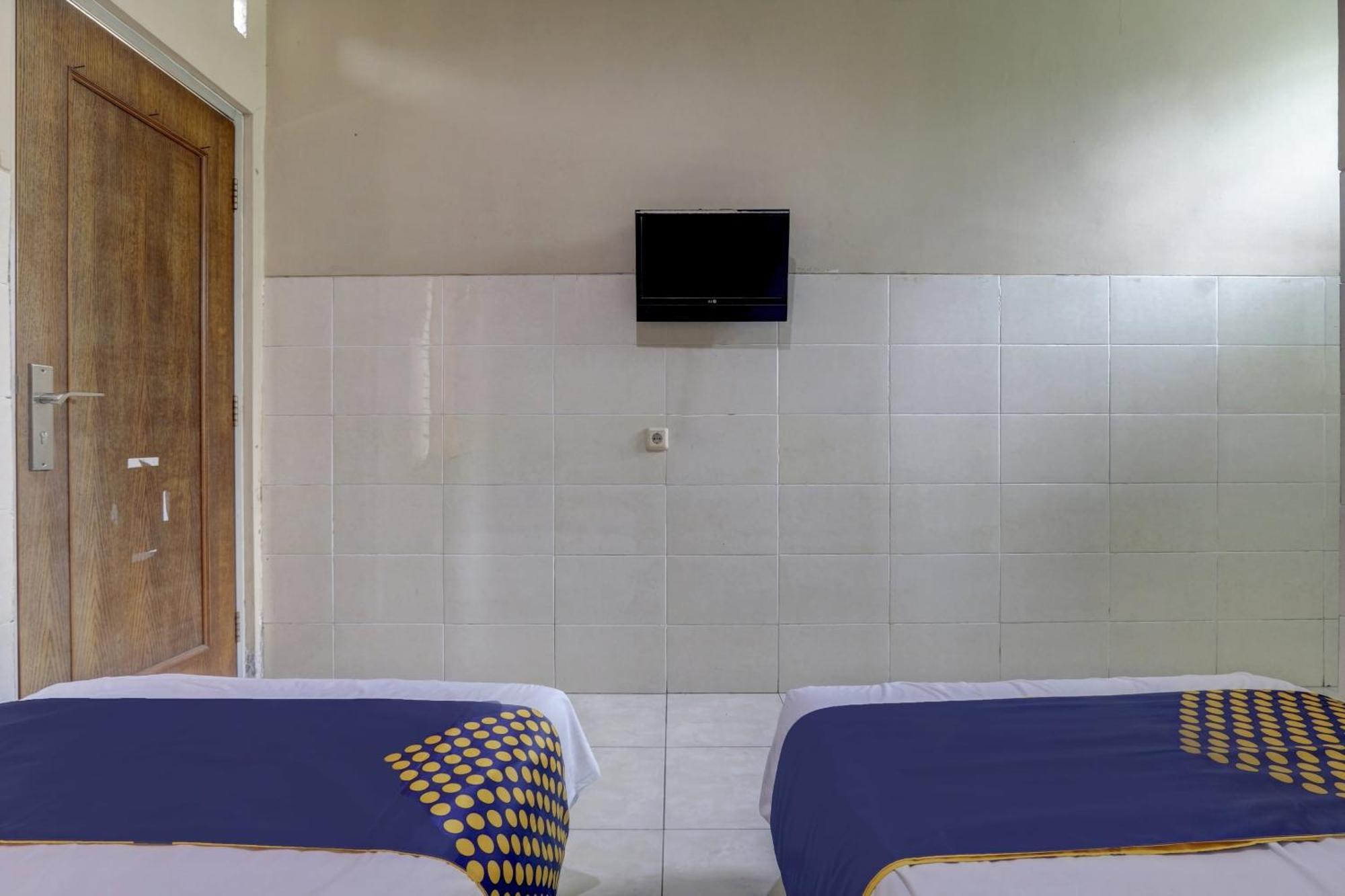 Oyo Life 90159 Puri Asoka Guest House Семаранг Экстерьер фото