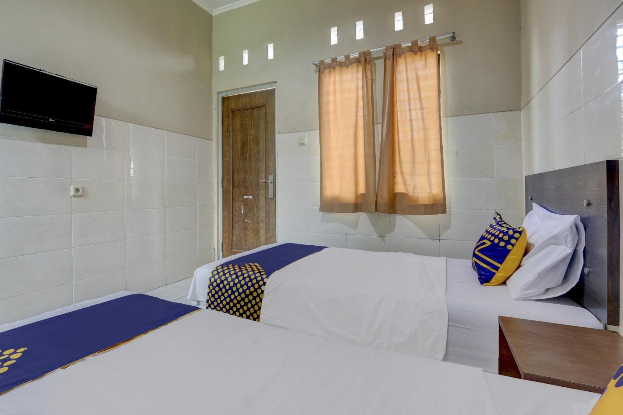 Oyo Life 90159 Puri Asoka Guest House Семаранг Экстерьер фото